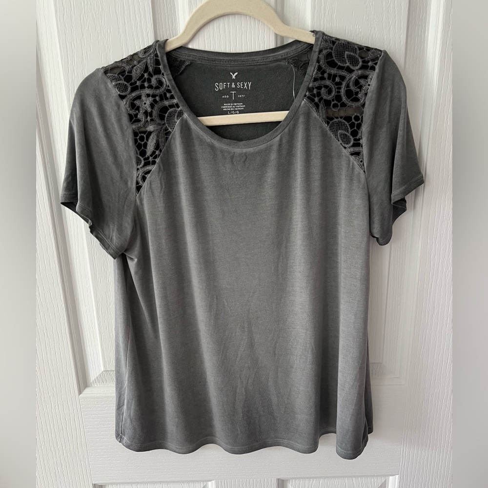 American Eagle Gray T-Shirt